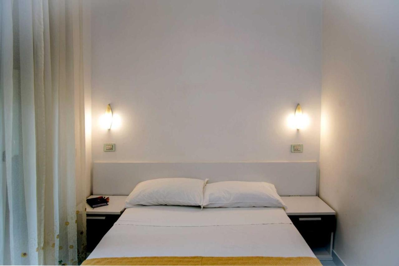 Hotel De Rosa Майори Екстериор снимка