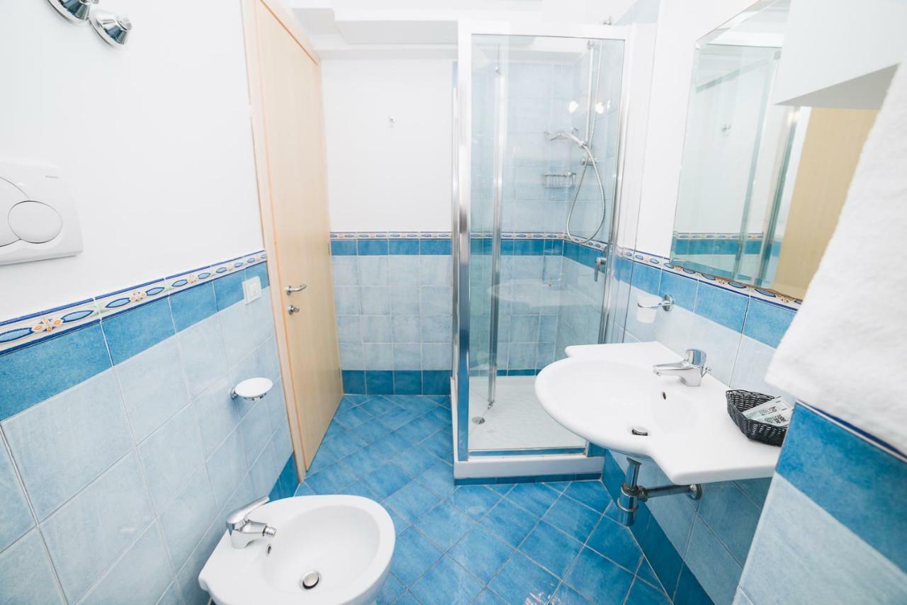 Hotel De Rosa Майори Екстериор снимка